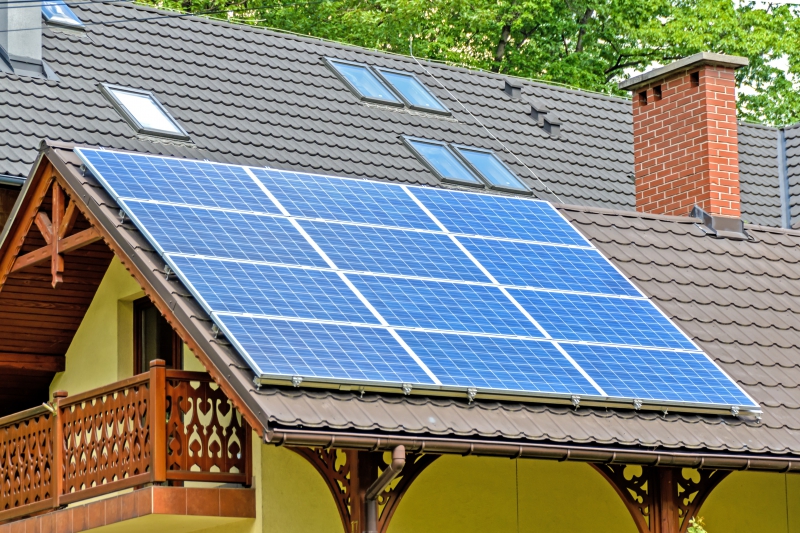 chauffagiste-BRIANCONNET-min_solar-panels-1477987